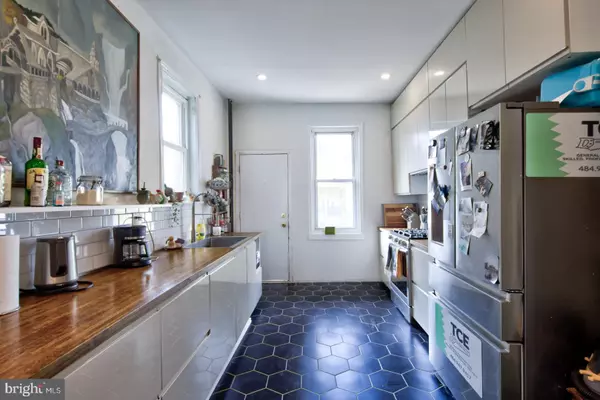 Philadelphia, PA 19145,2044 TASKER ST