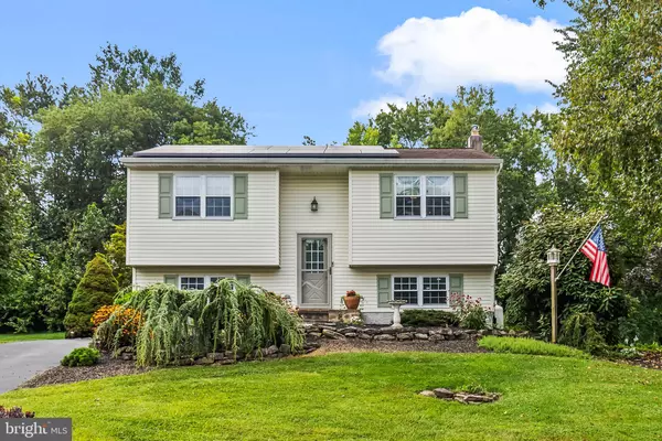 885 HILLTOP DR, Mount Joy, PA 17552