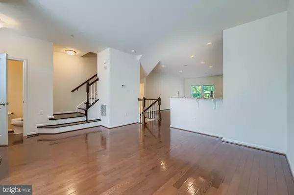 Hanover, MD 21076,7296 DORCHESTER WOODS LN