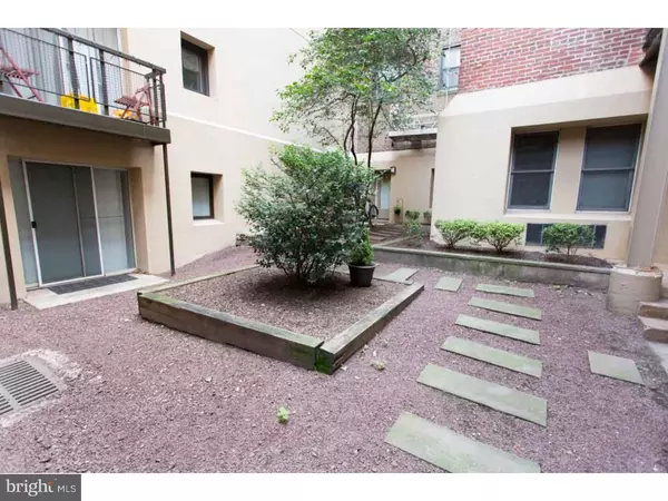 Philadelphia, PA 19106,130-3 ARCH ST #C04
