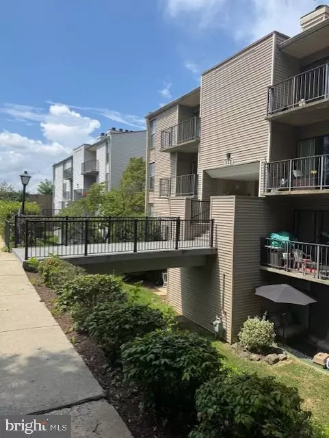 Gaithersburg, MD 20877,112 DUVALL LN #304