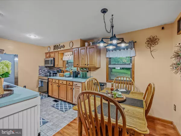 Great Cacapon, WV 25422,626 CLAY PITS LN