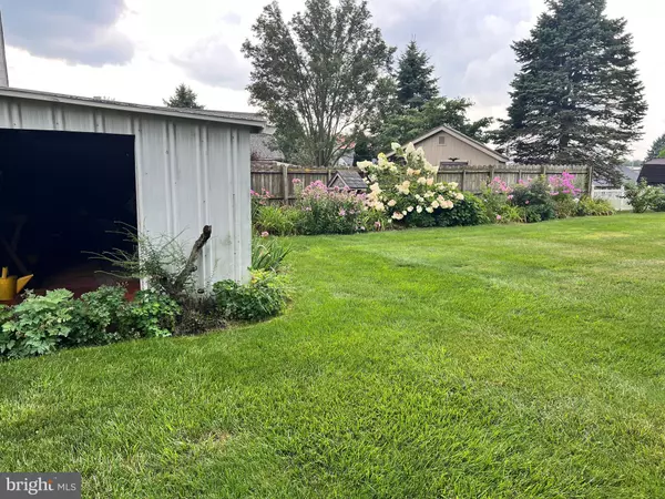 New Holland, PA 17557,724 SCHOOL LN