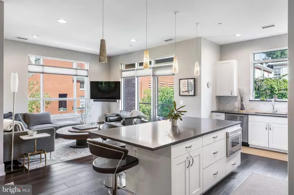 Philadelphia, PA 19147,410 S FRONT ST S #210