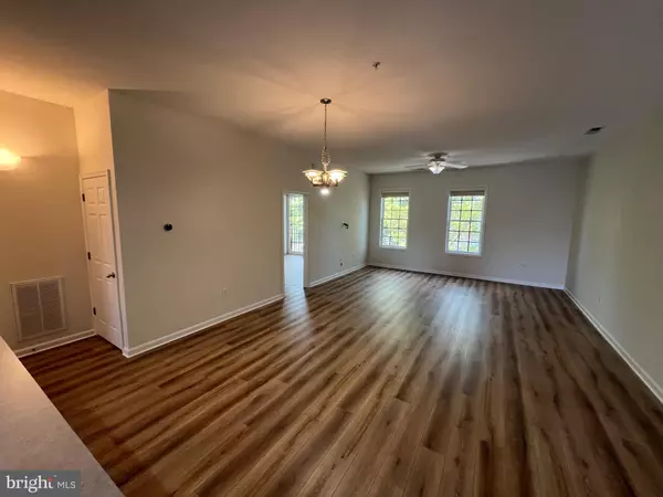 Lewes, DE 19958,17400 N VILLAGE MAIN BLVD #14