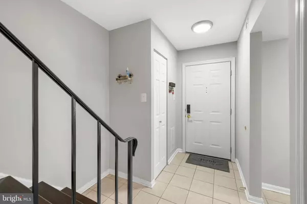 Burke, VA 22015,9175 BROKEN OAK PL #39B