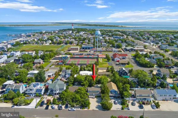 Barnegat Light, NJ 08006,11 W 12 ST