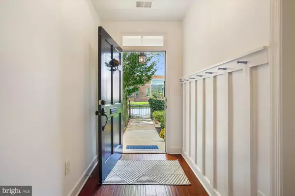 Alexandria, VA 22314,221 N WEST ST
