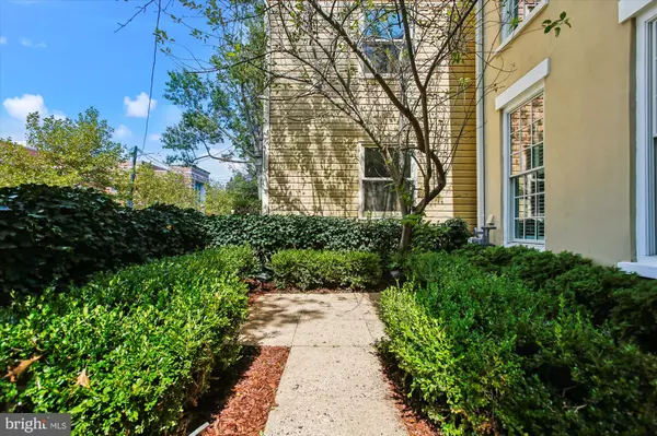 Alexandria, VA 22314,221 N WEST ST