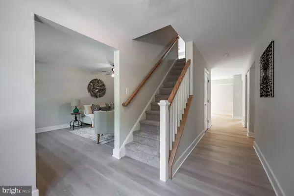 Mount Laurel, NJ 08054,28 SHEFFIELD LN