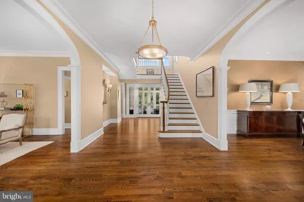 Mclean, VA 22101,930 DOUGLASS DR