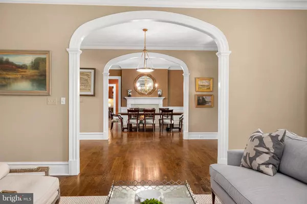 Mclean, VA 22101,930 DOUGLASS DR