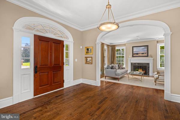 Mclean, VA 22101,930 DOUGLASS DR