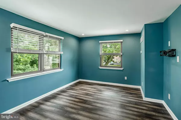 Morton, PA 19070,31 SILVER LAKE TER #32