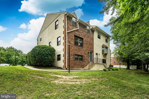 31 SILVER LAKE TER #32, Morton, PA 19070