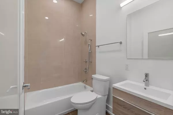 Philadelphia, PA 19123,950 N 2ND ST #1A