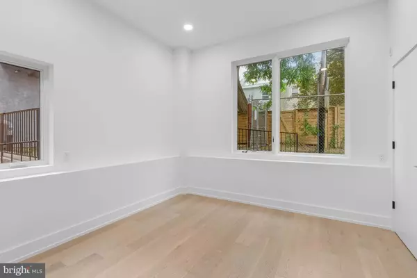 Philadelphia, PA 19123,950 N 2ND ST #1A