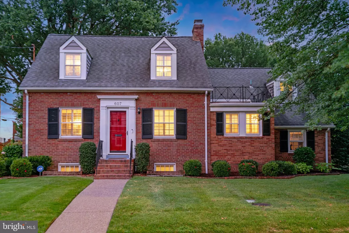 Alexandria, VA 22301,607 W VIEW TER