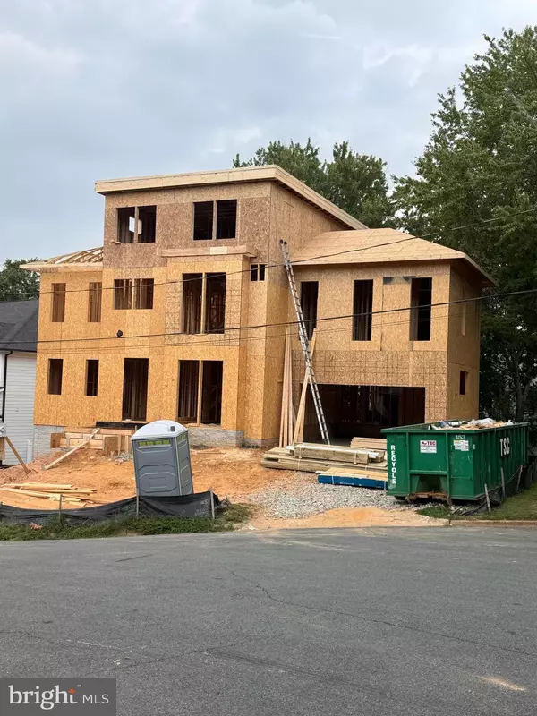 Vienna, VA 22180,505 ADELMAN CIR SW