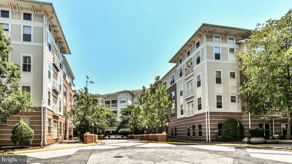 Vienna, VA 22181,9486 VIRGINIA CENTER BLVD #122