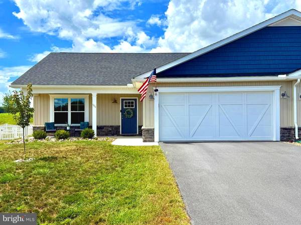 464 DRIPPING SPRING DR, Hedgesville, WV 25427
