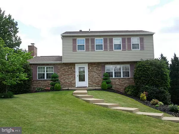 18 RIZZI DR, Irwin, PA 15642