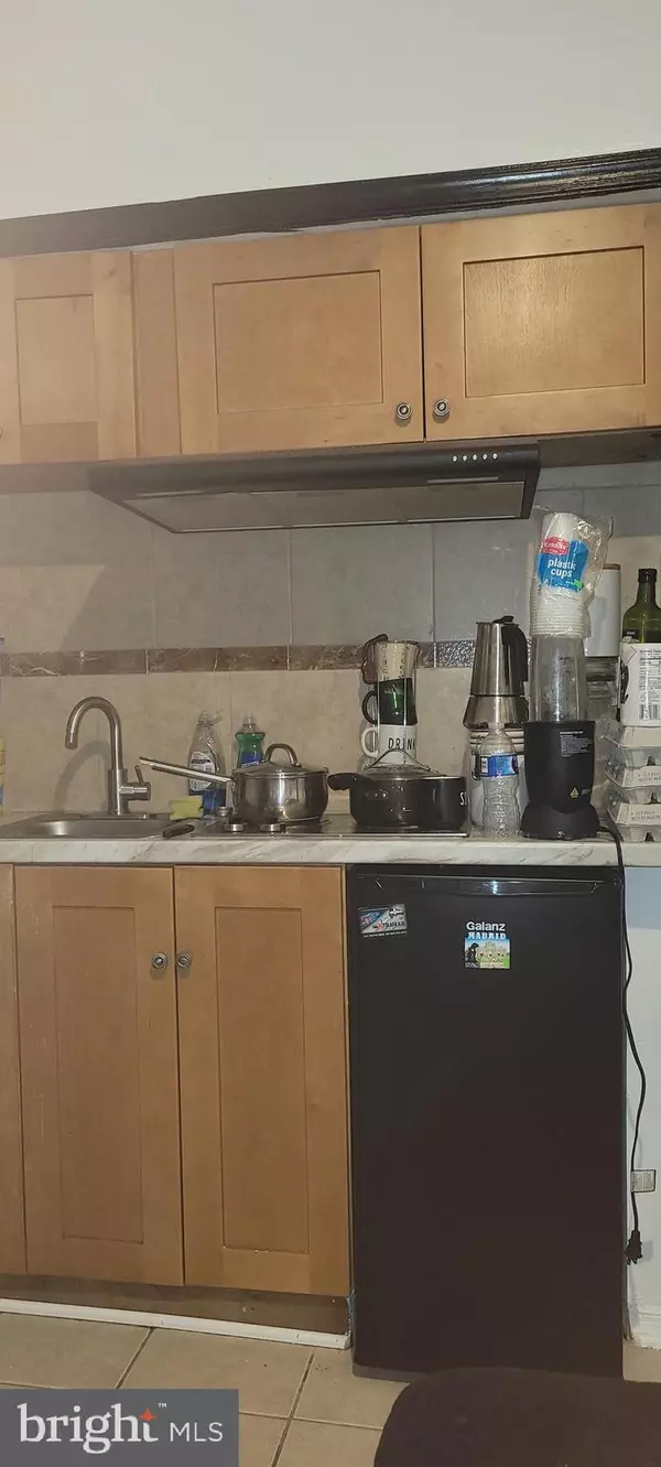 Philadelphia, PA 19120,429 W ASHDALE ST