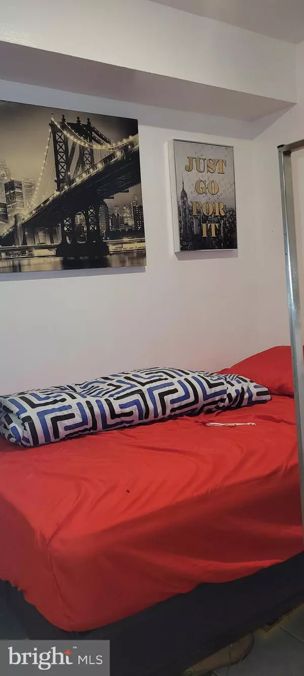 Philadelphia, PA 19120,429 W ASHDALE ST