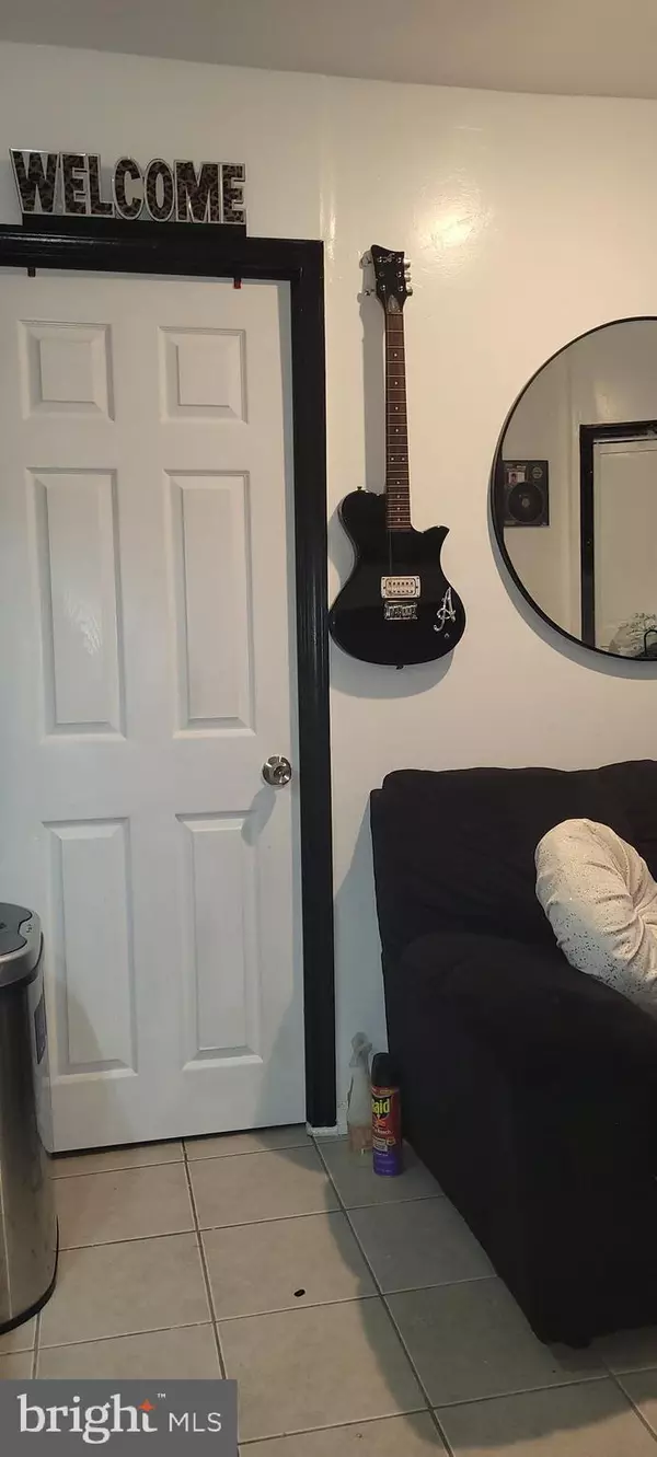 Philadelphia, PA 19120,429 W ASHDALE ST