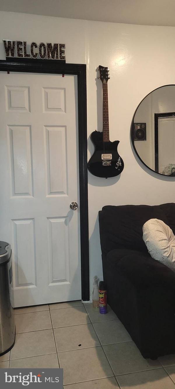 Philadelphia, PA 19120,429 W ASHDALE ST