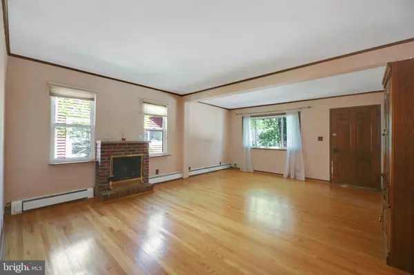 Lindenwold, NJ 08021,126 E LINDEN AVE