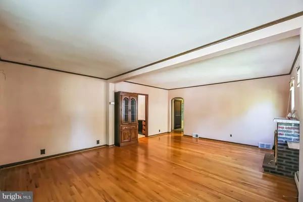 Lindenwold, NJ 08021,126 E LINDEN AVE