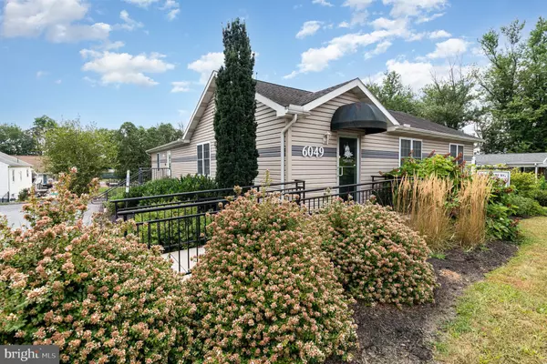 6049 BLUE BIRD AVE, Harrisburg, PA 17112