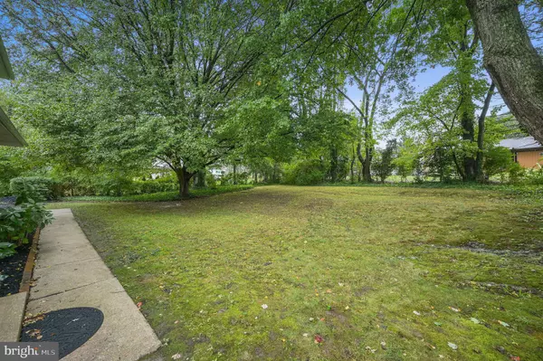 Hockessin, DE 19707,202 CLOVER DR