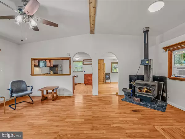 Berkeley Springs, WV 25411,564 SHADE LN