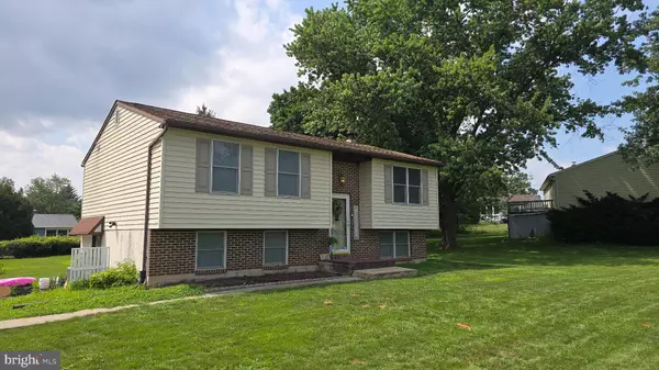 1038 STELLAR DR, Mount Joy, PA 17552