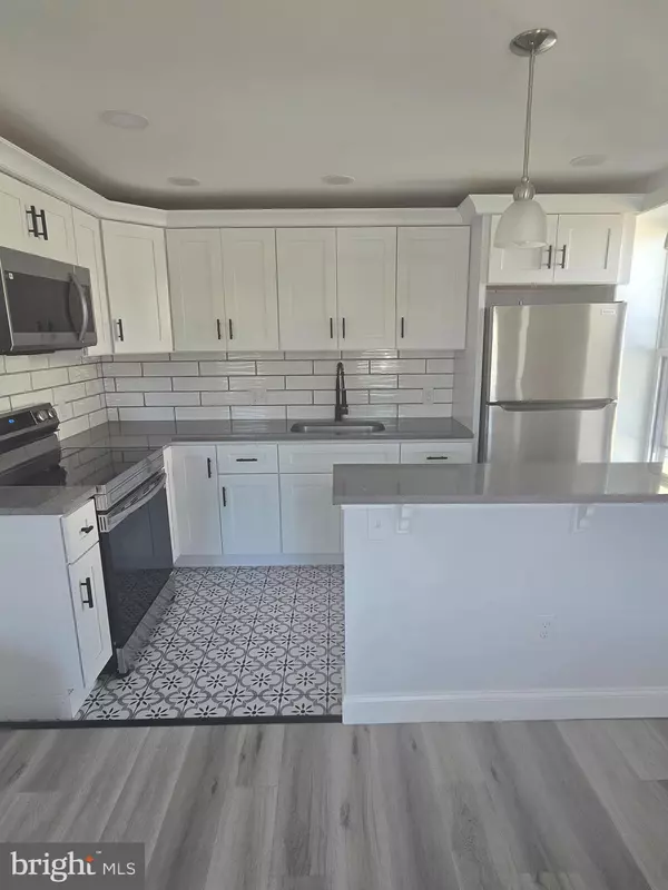 Philadelphia, PA 19128,5925 RIDGE AVE #2R