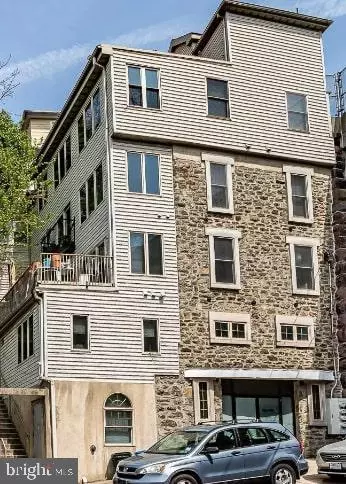 Philadelphia, PA 19127,210 SHURS LANE #4