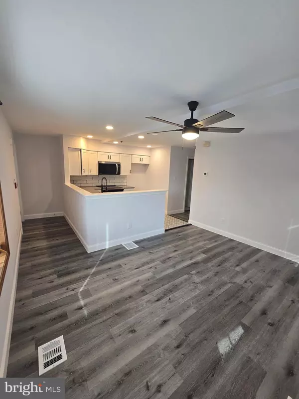 Philadelphia, PA 19127,210 SHURS LANE #4