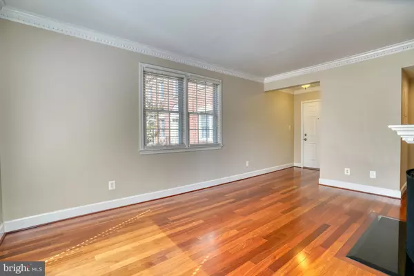 Alexandria, VA 22314,1209-2A N PITT ST #2A