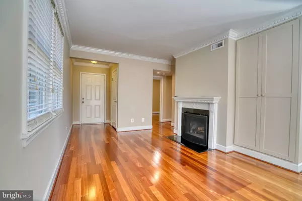 Alexandria, VA 22314,1209-2A N PITT ST #2A