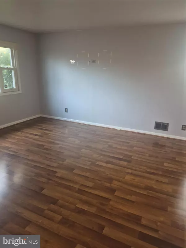 Mount Holly, NJ 08060,102 DAWN DR