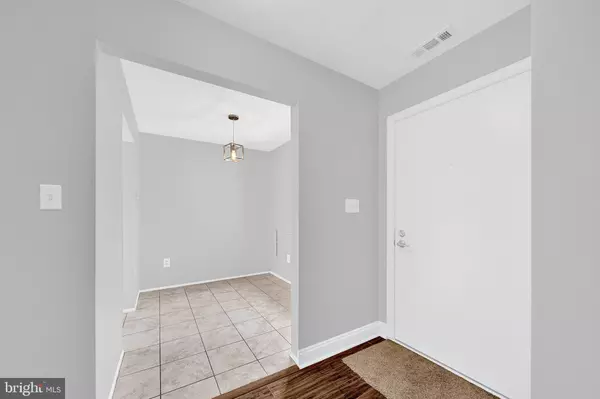 Trenton, NJ 08628,48 JACOB CT