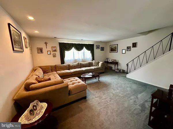 Philadelphia, PA 19111,8517 BERGEN TER