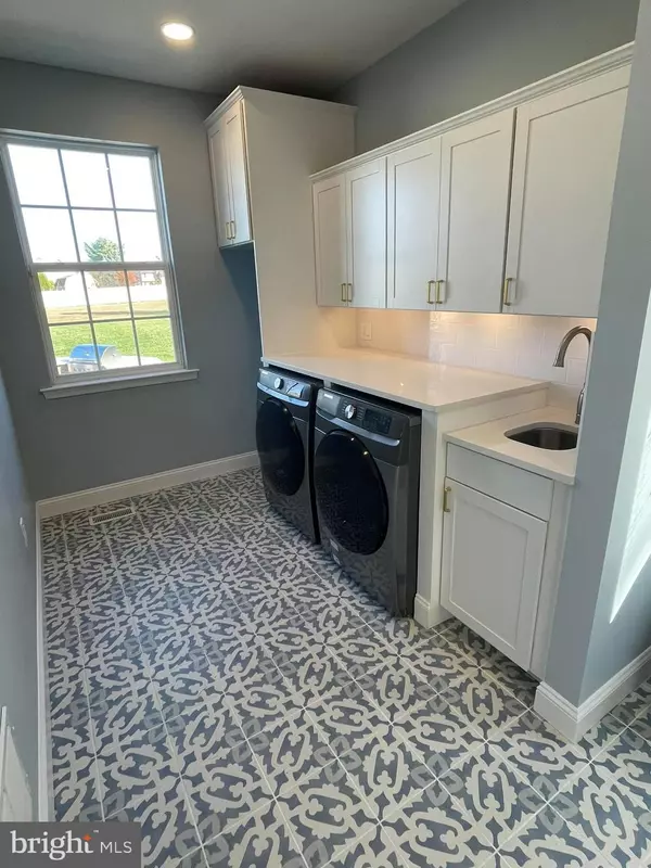 Sewell, NJ 08080,8 ELK CT