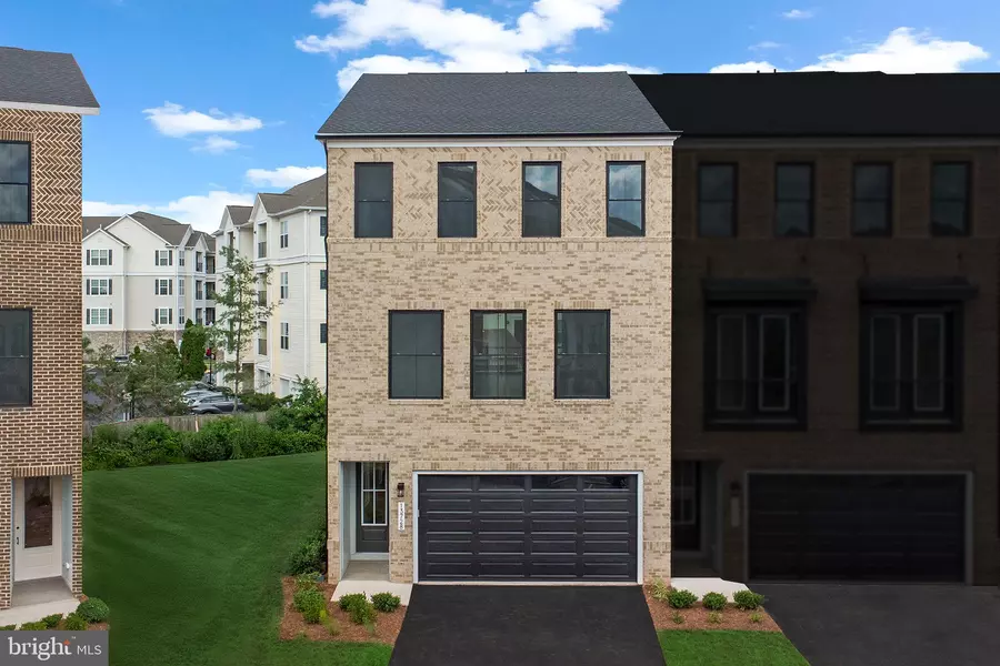 13728 AVIATION PL, Herndon, VA 20171