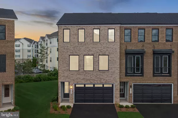 Herndon, VA 20171,13728 AVIATION PL