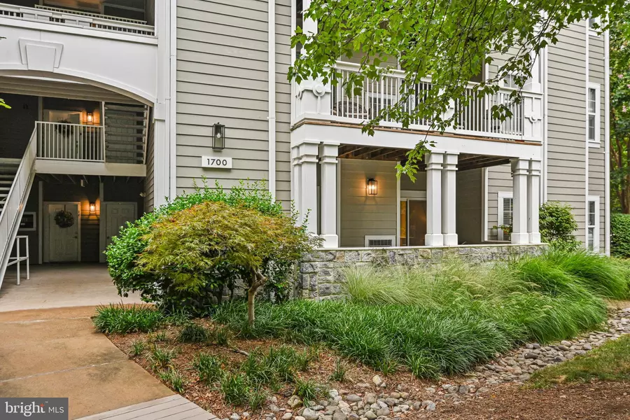 1700 LAKE SHORE CREST DR #16, Reston, VA 20190