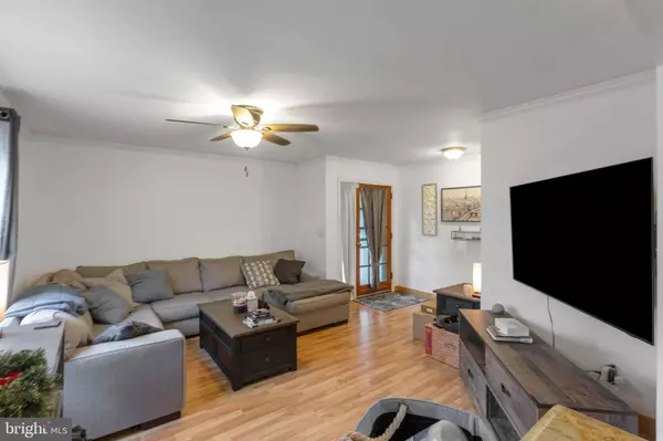 Colonial Beach, VA 22443,128 7TH ST
