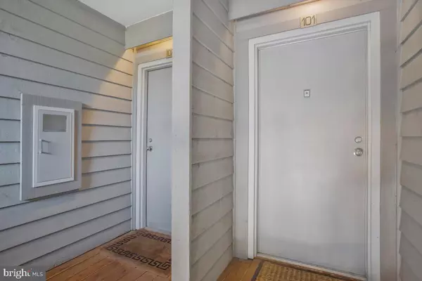 Annapolis, MD 21403,7002 CHANNEL VILLAGE CT #101